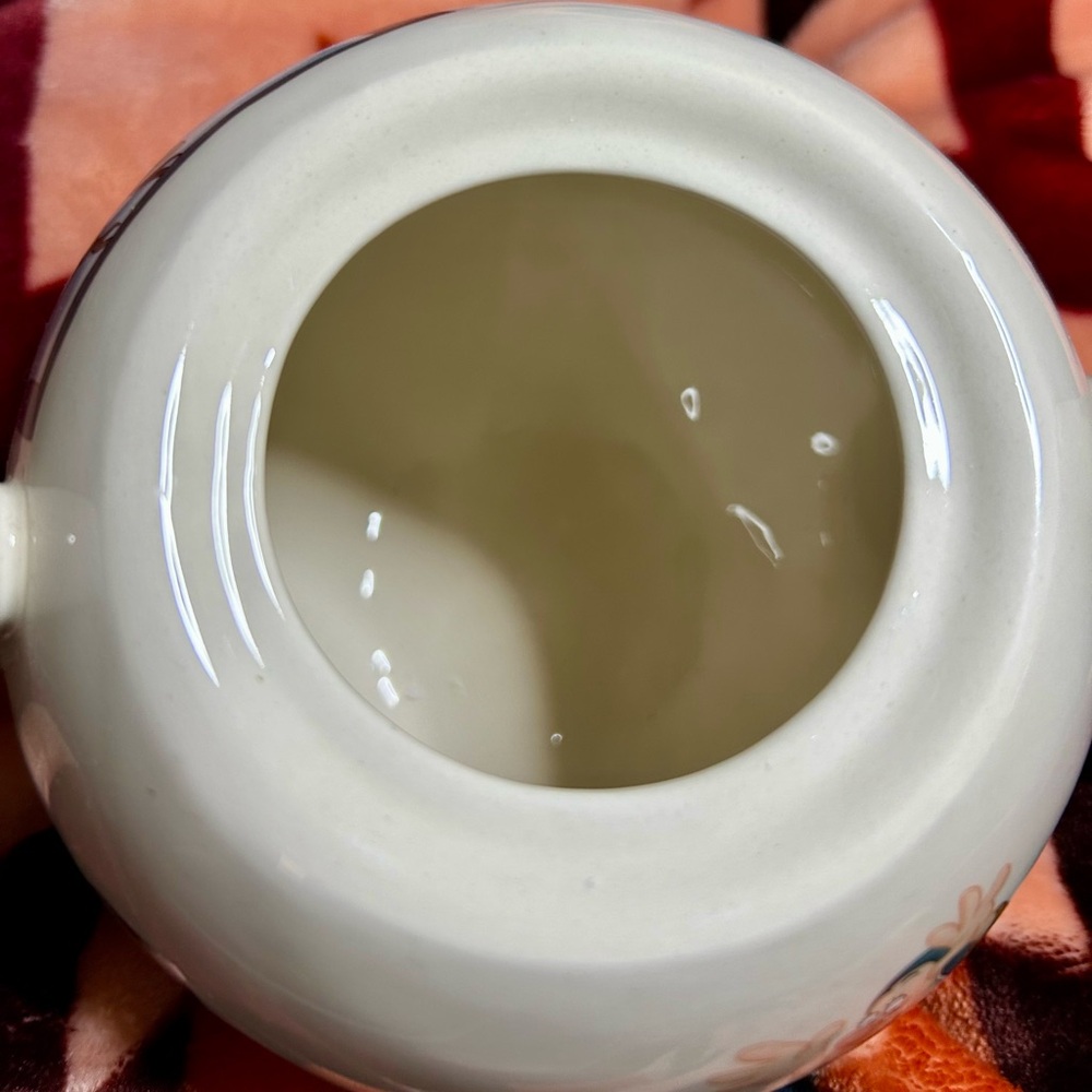 Disney Snow White's Apple Teapot - Picture 6 of 9